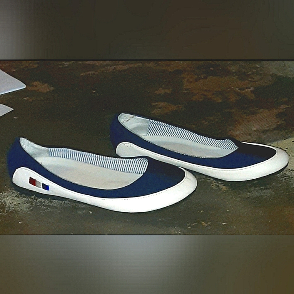 Brand new size 7 flats